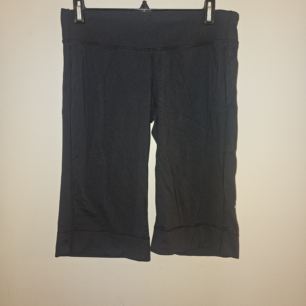 Lululemon Clam Diggers Capris